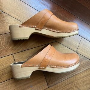 Tan Swedish Hasbeen Clogs